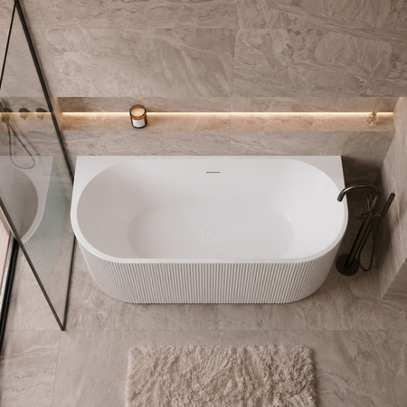 Wanna wolnostojąca przyścienna Balneo VIVA ryflowana NO RIM 150 x 75 cm biała akrylowa z ramą ze stali nierdzewnej i 6 nóżkami stabilizującymi z przelewem i białym korkiem